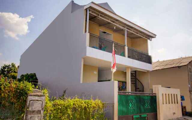 OYO Life 2249 Kost Teman