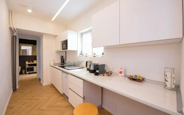 Blue Moon - One Bedroom - Romana Square