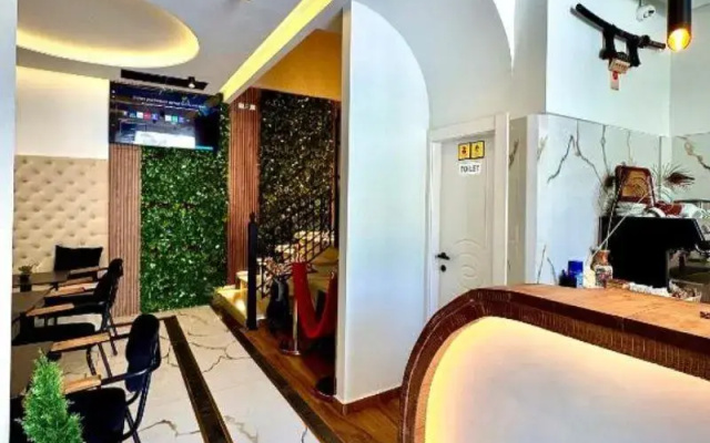 Martin Luxury Hotel