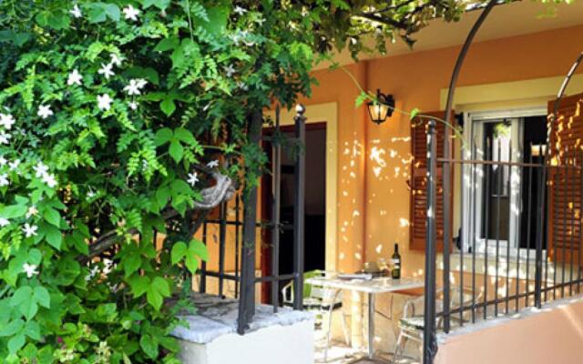 Foteini Apartment Walk to Beach Wifi Car Not Required - 2618