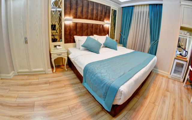 Novelty Hotel
