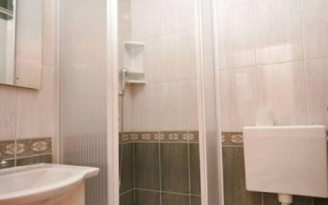 Karolinas - Parking - A1-yellow