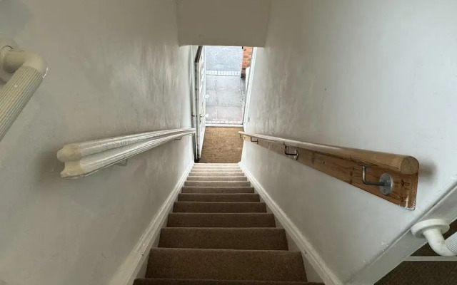 Charming Stoke House With 2 Nice Bedrooms