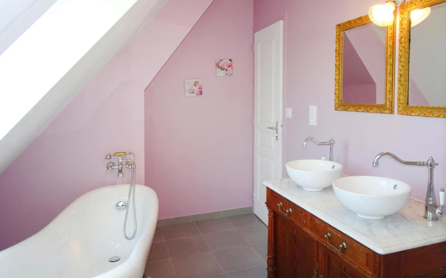 Semi Detached House, Bacilly