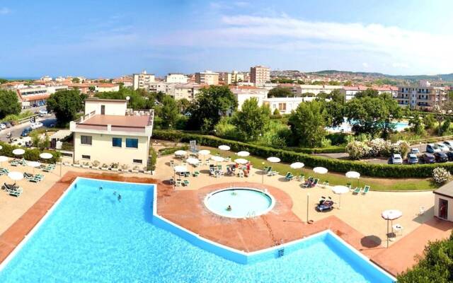 Residence with pool in San Vincenzo