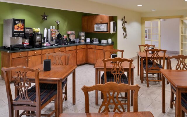 Star City Inn & Suites
