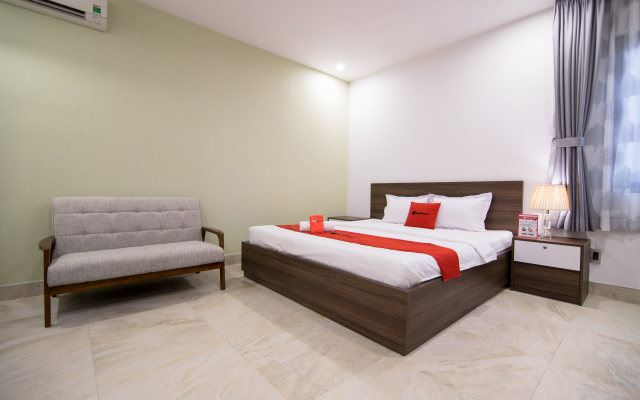 RedDoorz Premium near Hang Xanh