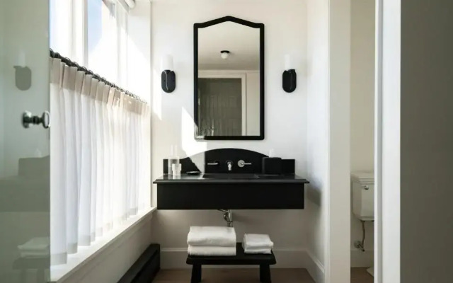 Longfellow Hotel