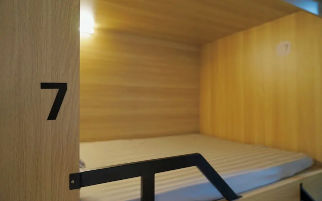 Waveflo Hostel