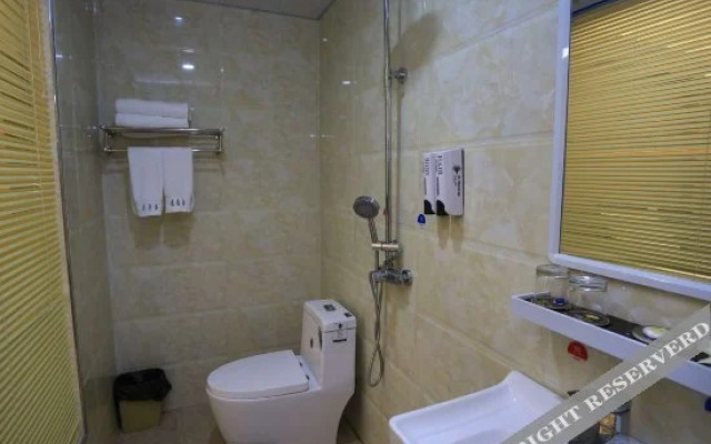 Huaying Boutique Hotel (Shiyan Bus Station)
