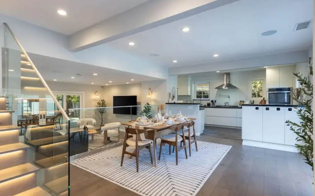 5 Bedroom Home with Pool & Guest House