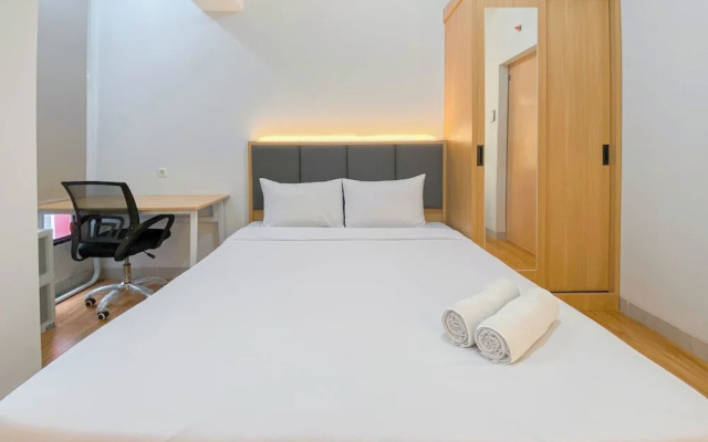 Cozy And Enjoy Living Studio At The Alton Apartment