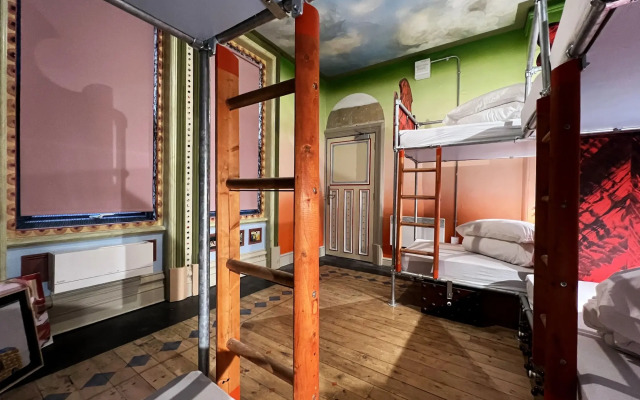 Art Hostel