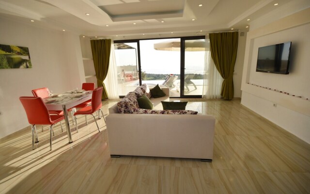 Villa Ural by Helaltatilvillalari