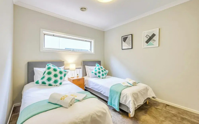 StayAU Spacious Stay Point Cook