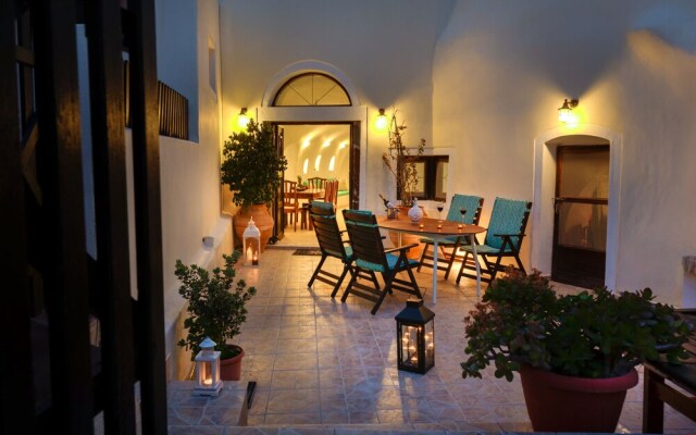 Iridanos Cave House