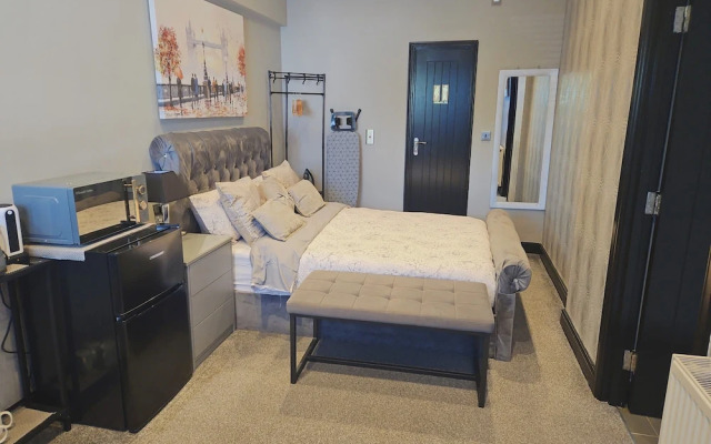 Cosy Studio in Dudley City Center