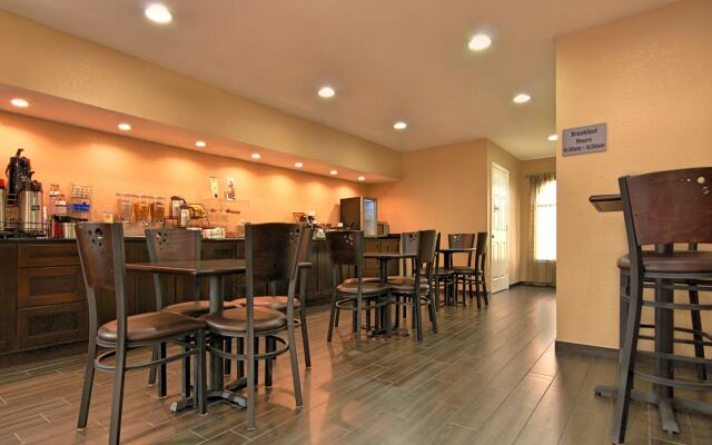 Best Western Cedar Inn
