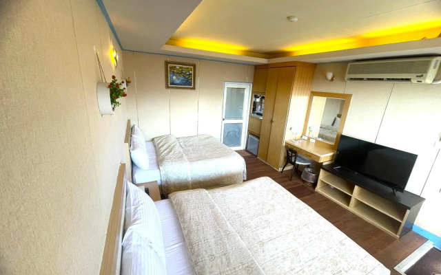 Emmanuel Farm House