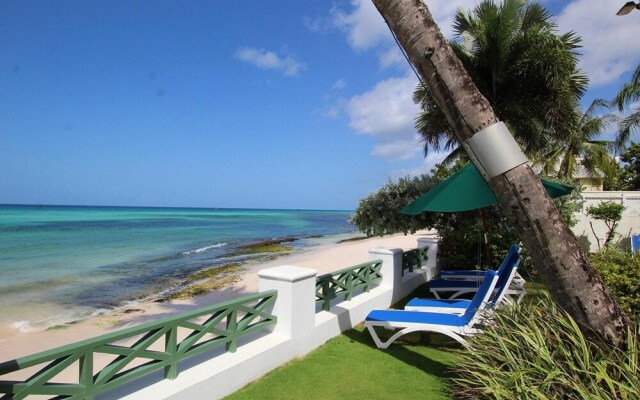 Leith Court Beachfront Apartments