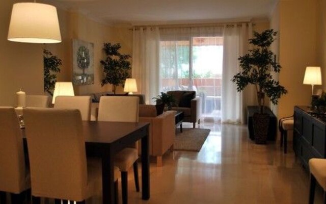 3 Bedroom Apartment with Jacuzzi JO2