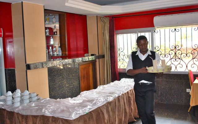 YaahoT Hotel