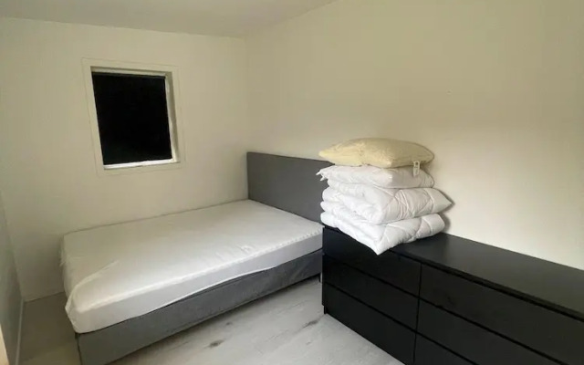 Cozy Backhouse With Large Private Garden