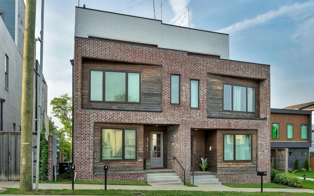 Rooftop Deck Shuffleboard BBQ Near Downtown