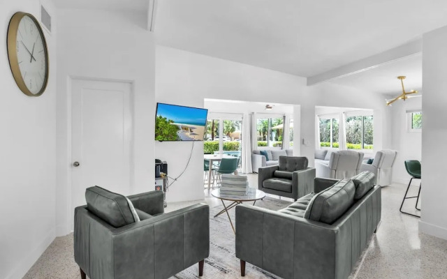 The Palm Leaf 3 Bedroom Home by RedAwning