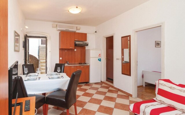 Amazing Apartment in Pucisca With 1 Bedrooms and Wifi