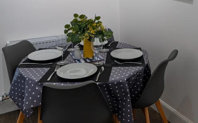 The Old Paint Shop Apartment - Centrally Situated