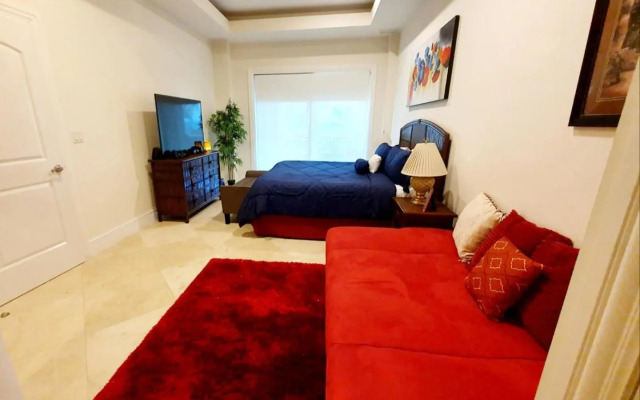 Villa Segovia @ Landmark by the Sea