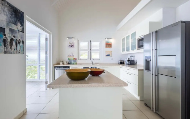 Ocean Whisper Villa in Sint Willibrordus