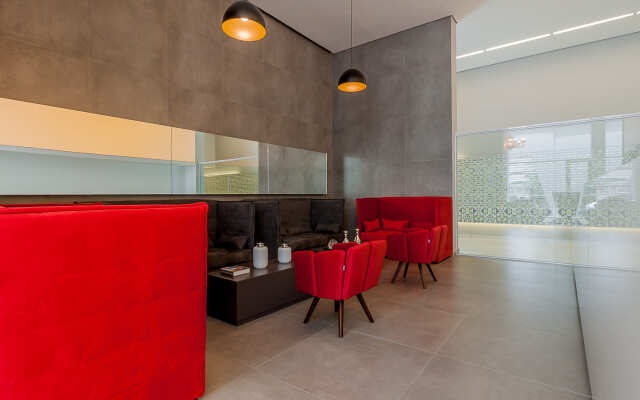 Housi Gomes De Carvalho