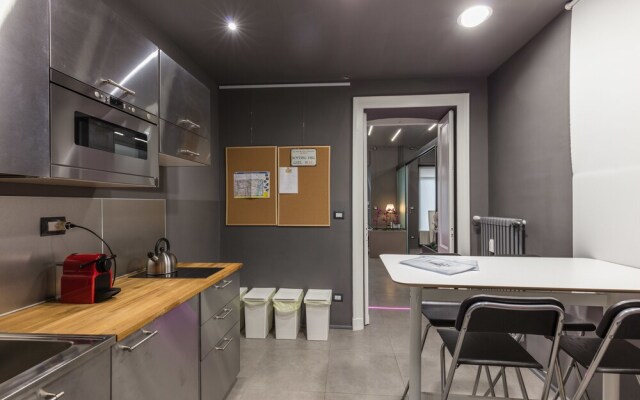 Into Apartments - Studio Somis