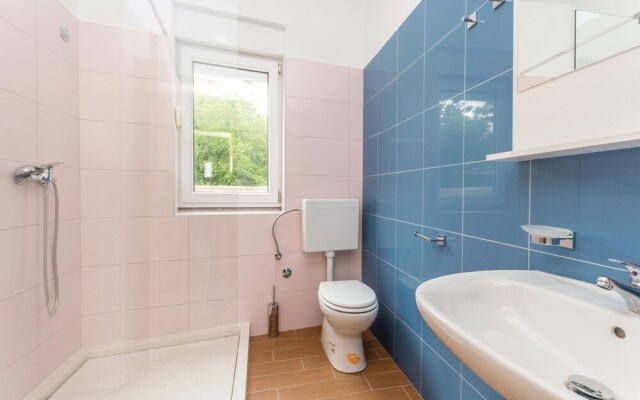 Beautiful Apartment in Maslenica With 2 Bedrooms and Wifi