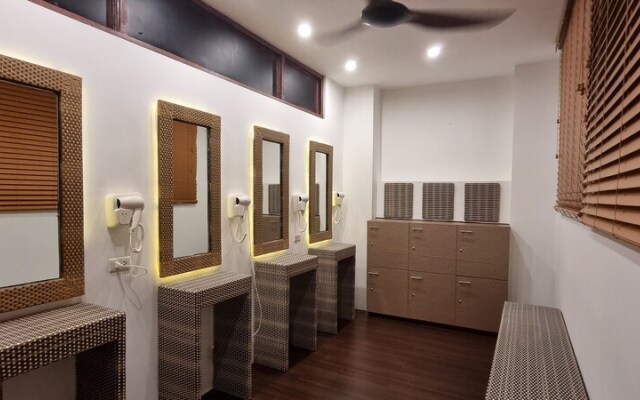 Attic Capsule Hotel