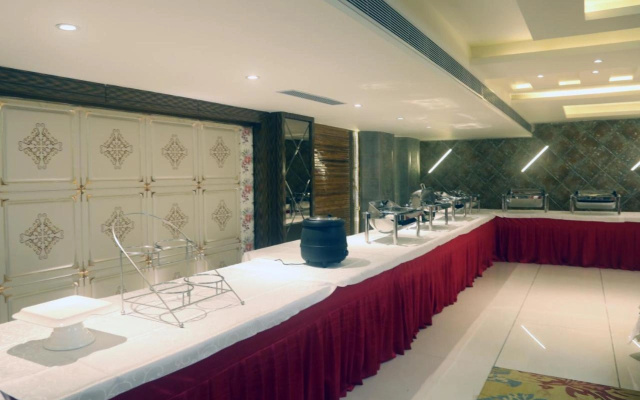 Om Clarks Inn Raebareli
