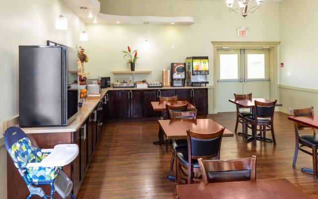 Days Inn & Suites Whitecourt