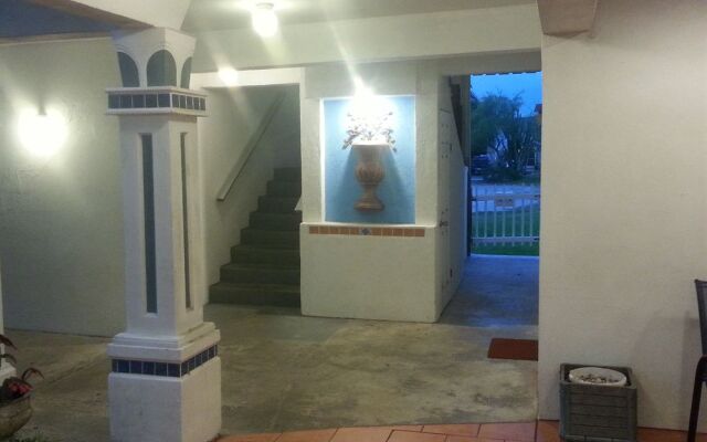 Island House Hotel