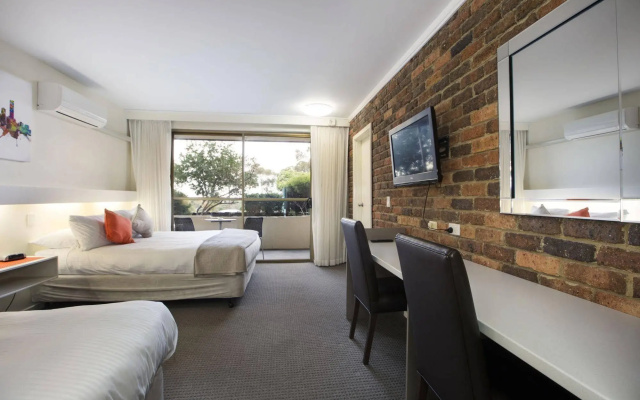 Nightcap at Shoppingtown Hotel – Guest Rooms – Melbourne