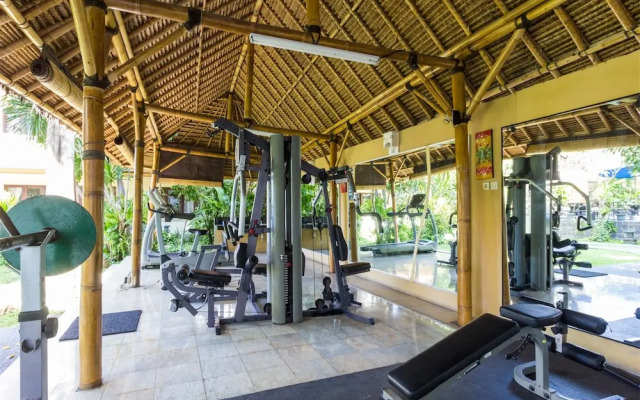 RedDoorz near Petitenget Beach