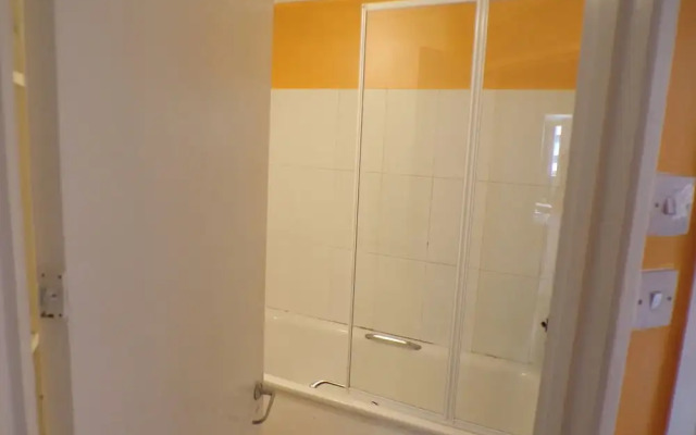 Chelsea Orange Apartment Sleeps10-petsok-parking