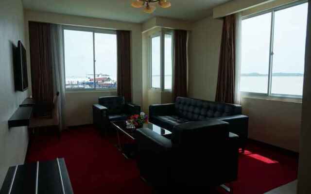Hotel Holiday Karimun