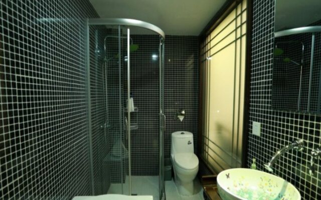 Fenghuang Poshan Inn