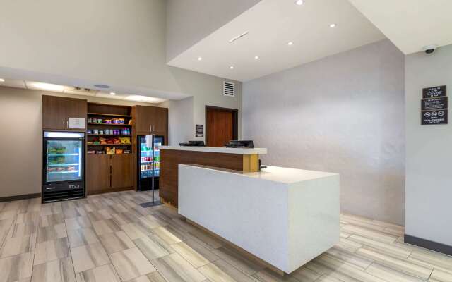 Comfort Inn & Suites