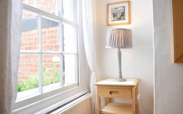 Beautiful 3 Bedroom House Close to City Centre