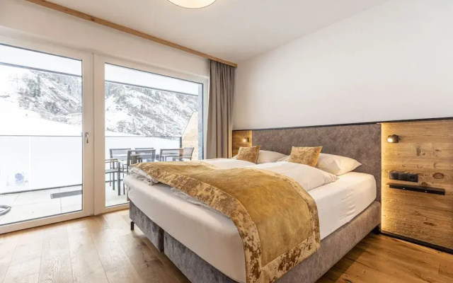 Spacious Apartment With Balcony