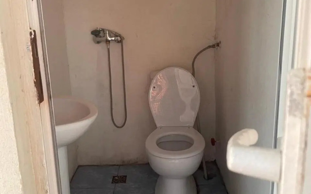 86 E. Takaishvili Guest House