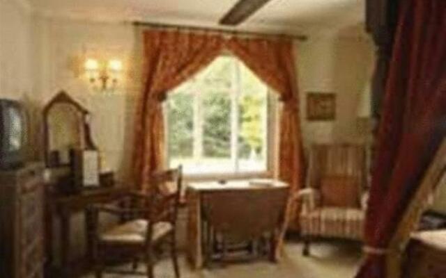 Ravenwood Hall Hotel